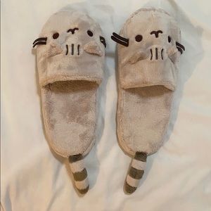 PUSHEEN FLUFFY SLIPPERS
